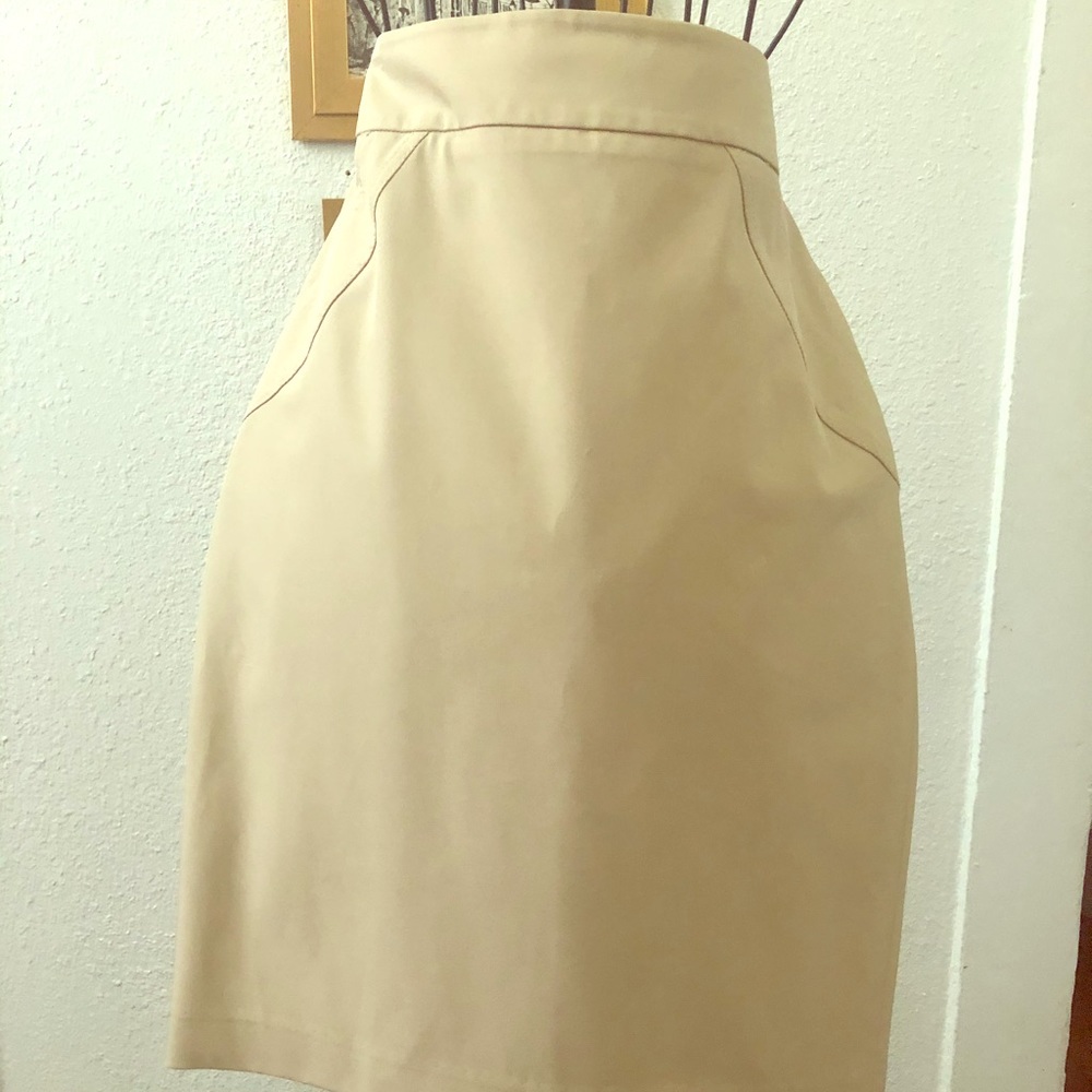 Tartan skirt size 6 made in Canada, never worn